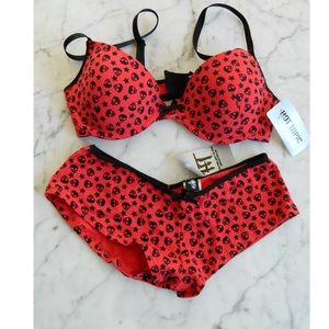 NWT Hot Topic Bra Panty Set Stars Skulls Small 34B